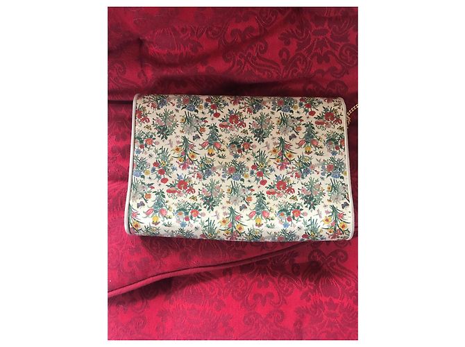 Clutch Gucci de Couro Bege e Cetim Florido com Corrente Dourada - vista 4