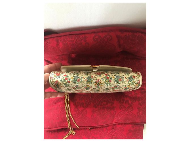 Clutch Gucci de Couro Bege e Cetim Florido com Corrente Dourada - vista 5