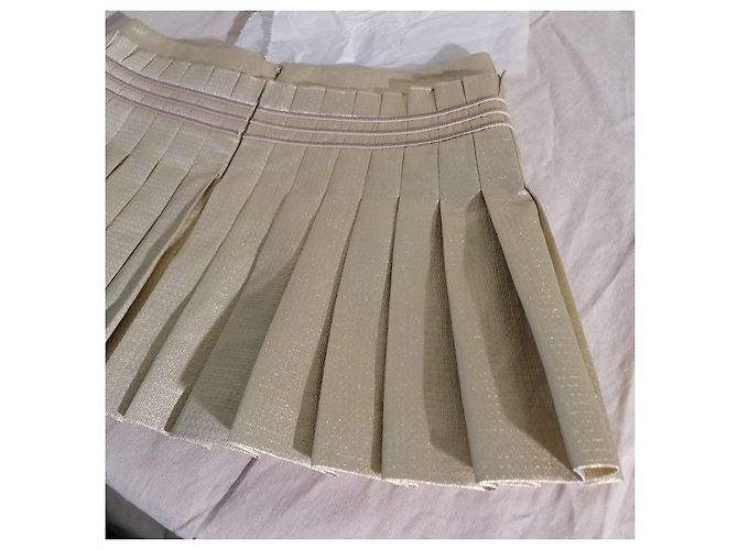 Minifalda plisada lamé dorada de CHANEL Dorado - vista 8