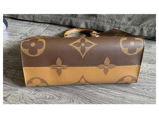 Borsa tote Louis Vuitton OnTheGo MM Monogramma Gigante - vista 4
