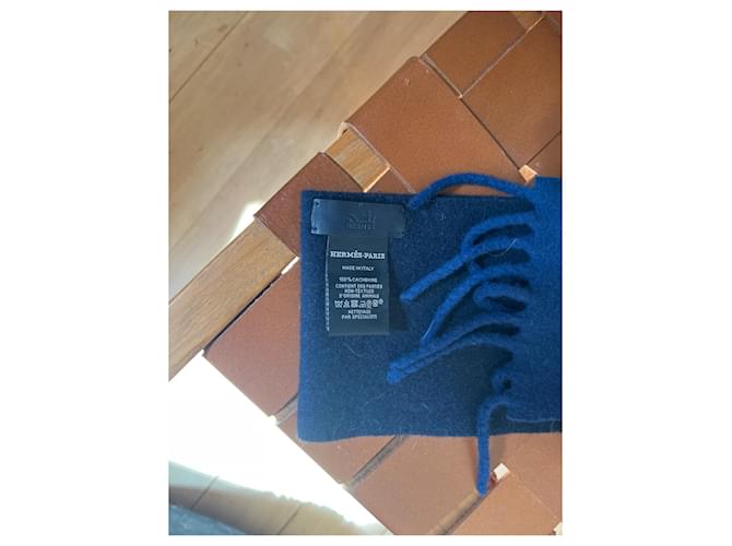 Sciarpa Hermès in cashmere blu navy - vista 2