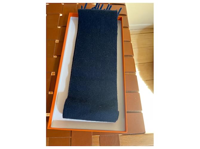 Sciarpa Hermès in cashmere blu navy - vista 4