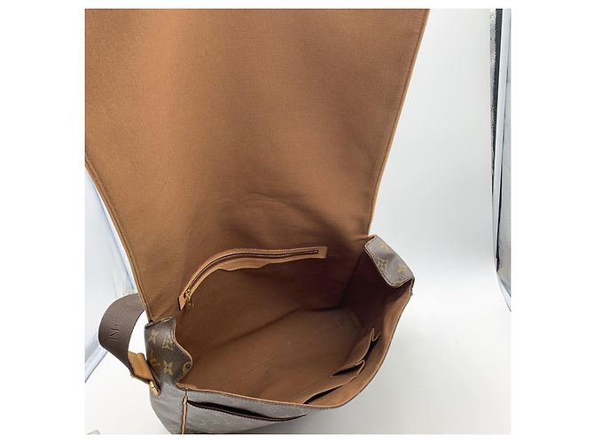 Borsa a tracolla Louis Vuitton Abbesses Messenger GM Marrone - vista 5