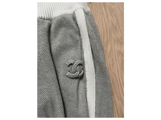Conjunto de Jogging Chanel Top e Calça Cinza e Branco Algodão - vista 2