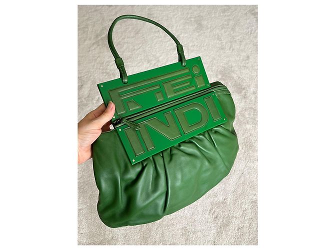 Pochette convertibile Fendi in pelle verde - vista 2