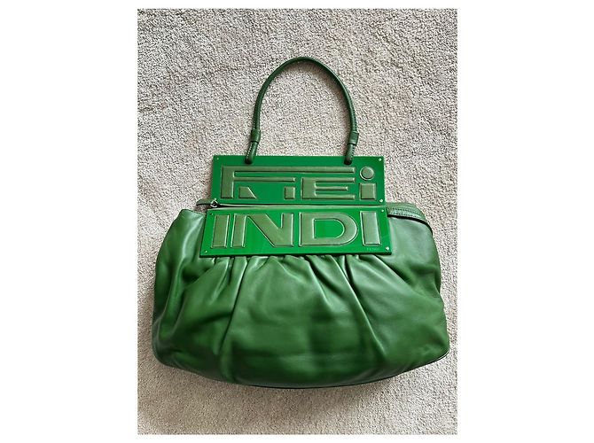 Pochette convertibile Fendi in pelle verde - vista 3