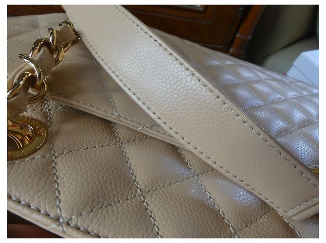 Borsa Chanel Shopper Beige in Pelle Caviale - vista 2