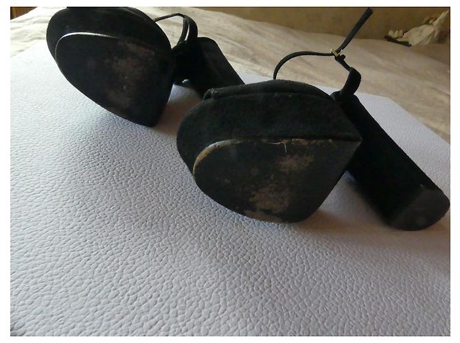 Tacchi con plateau Gucci in scamosciato nero - vista 2