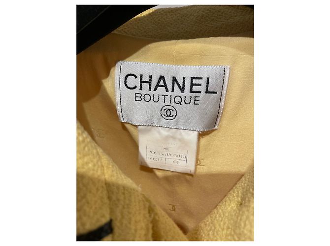 Chanel Coleccionista de Barbies Negro Amarillo - vista 6