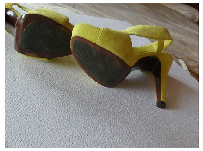 Sandali incrociati Diane Von Furstenberg in camoscio giallo - vista 2