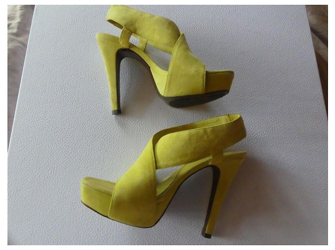 Sandali incrociati Diane Von Furstenberg in camoscio giallo - vista 6