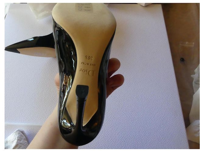 Dior Pumps aus schwarzem Lackleder - Ansicht 9