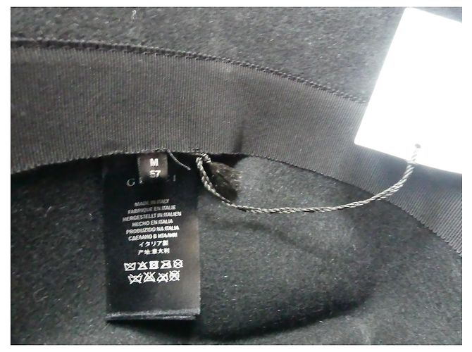 Chapeau asymétrique Gucci en fourrure de lapin noir - vue 2