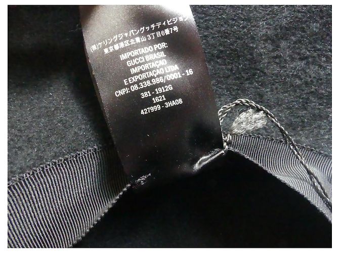 Chapeau asymétrique Gucci en fourrure de lapin noir - vue 4
