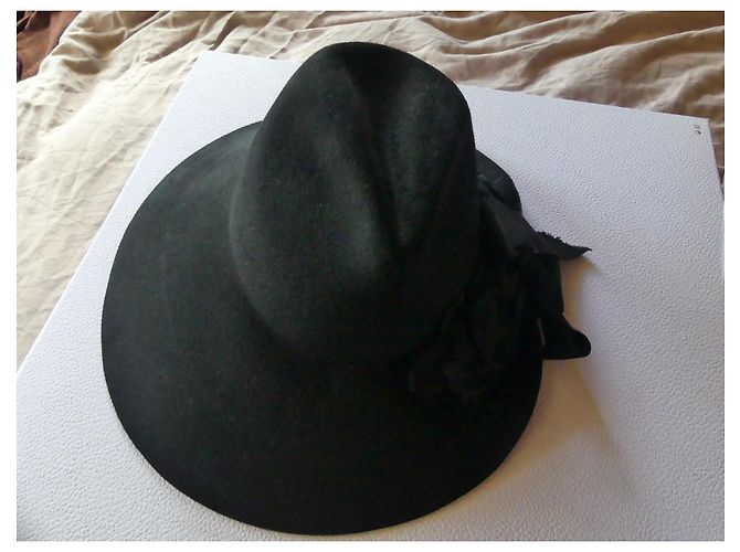 Chapeau asymétrique Gucci en fourrure de lapin noir - vue 6