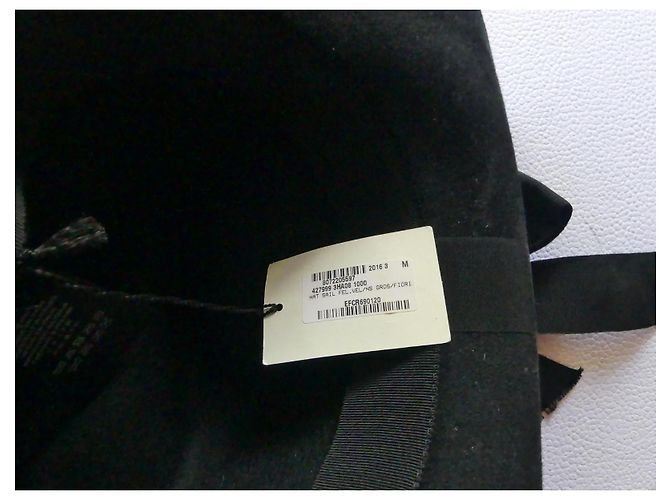 Chapeau asymétrique Gucci en fourrure de lapin noir - vue 8