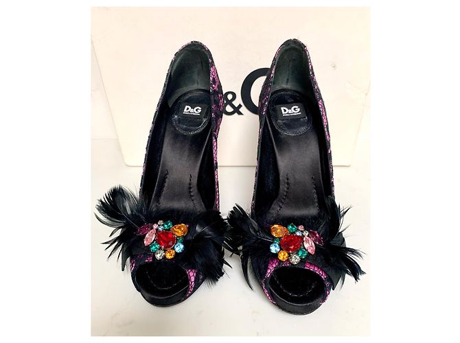 Salto Peep Toe Dolce & Gabbana em Renda Rosa com Penas - vista 3