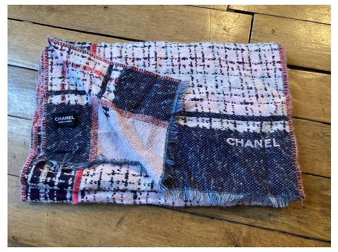 Sciarpa Chanel in seta e cashmere nero beige rosa - vista 2