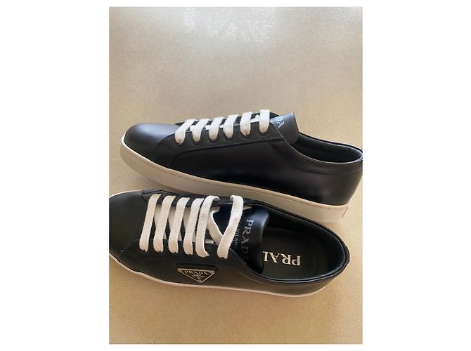 Sneakers basse in pelle di Prada Nero - vista 4