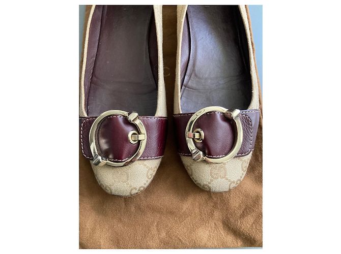 Gucci Sapatilhas de Lona Monogram e Couro Bege - vista 3