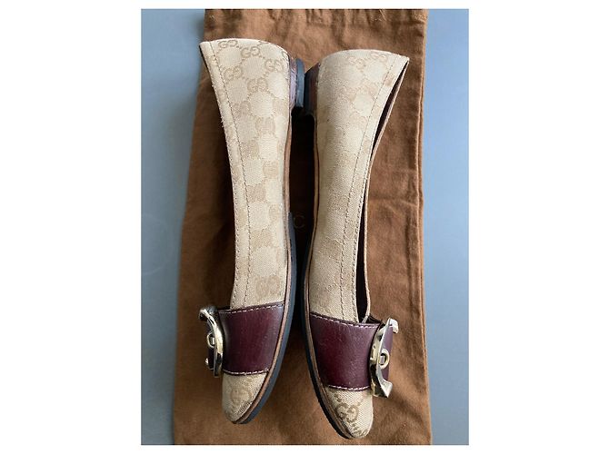 Gucci Sapatilhas de Lona Monogram e Couro Bege - vista 5