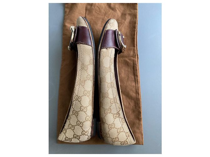 Gucci Sapatilhas de Lona Monogram e Couro Bege - vista 6