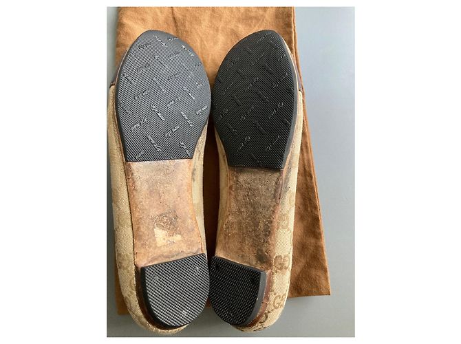 Gucci Sapatilhas de Lona Monogram e Couro Bege - vista 8