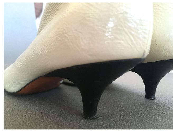 Céline Bottines en cuir glacé crème  avec une ouverture sur le devant et un petit talon Blanc cassé - vue 10