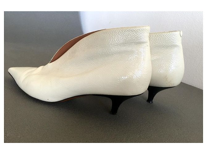 Céline Bottines en cuir glacé crème  avec une ouverture sur le devant et un petit talon Blanc cassé - vue 4