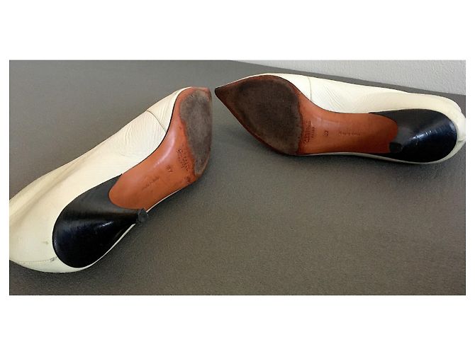 Céline Bottines en cuir glacé crème  avec une ouverture sur le devant et un petit talon Blanc cassé - vue 6
