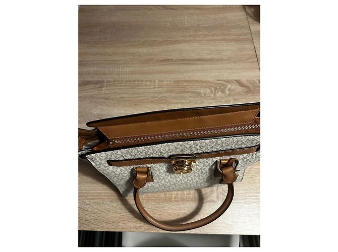 Borsa Michael Kors Hamilton Crema in Finta Pelliccia Crudo - vista 9