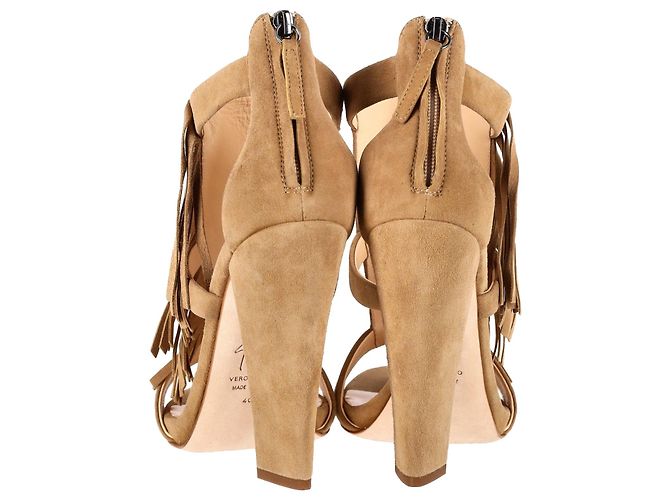 Giuseppe Zanotti Sandalias con flecos Alabama en ante beige - vista 4