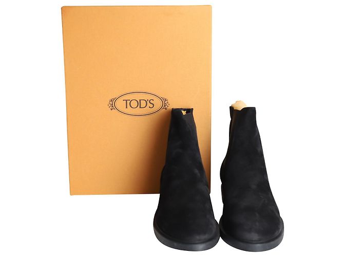 Stivaletti Pull On di Tod's in pelle scamosciata nera Nero - vista 9
