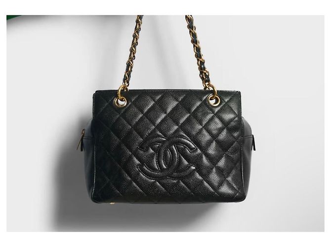 Chanel PST Petite Einkaufstasche in schwarzem, gestepptem CC Caviar Gold hardware - Ansicht 2