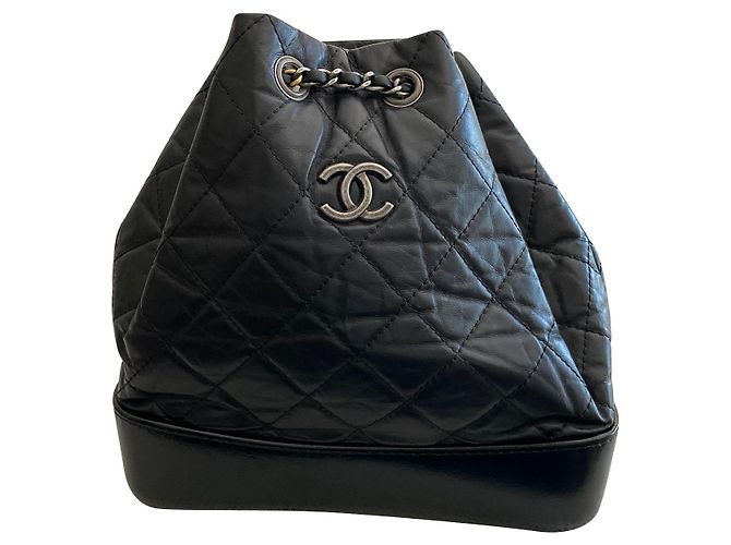 Chanel Quilted Gabrielle Rucksack aus schwarzem gealtertem Kalbsleder - Ansicht 15