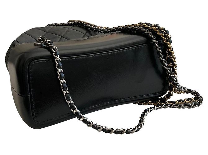 Chanel Quilted Gabrielle Rucksack aus schwarzem gealtertem Kalbsleder - Ansicht 17