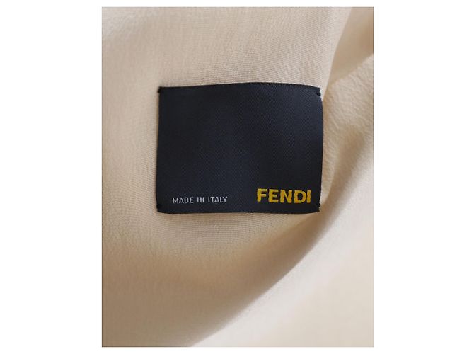 Trench Coat Fendi em Seda Bege - vista 3