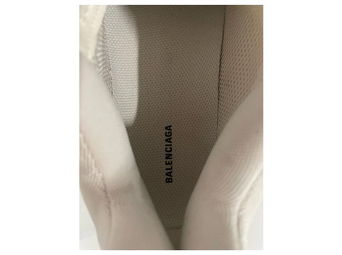 Everyday Balenciaga Triple S Sneakers aus beigem Polyurethan - Ansicht 9