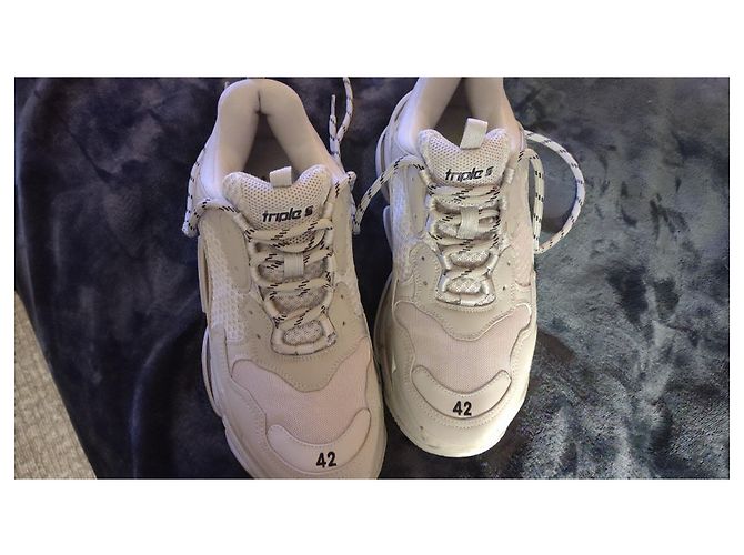 Sneakers Balenciaga Triple S Beige - vista 2