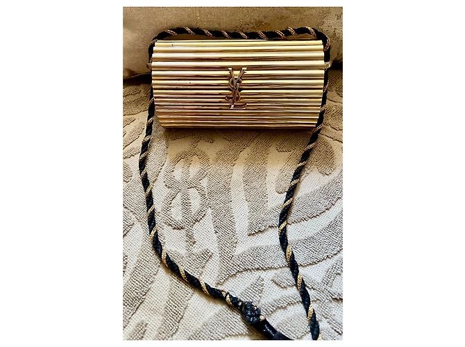 Yves Saint Laurent Minaudière YSL in plexi oro nell'iconico stile vintage in metallo D'oro - vista 2