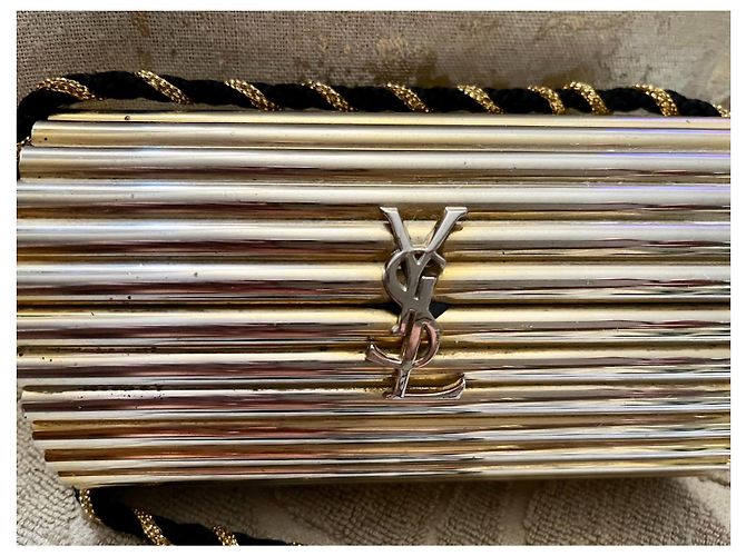 Yves Saint Laurent Minaudière YSL in plexi oro nell'iconico stile vintage in metallo D'oro - vista 5