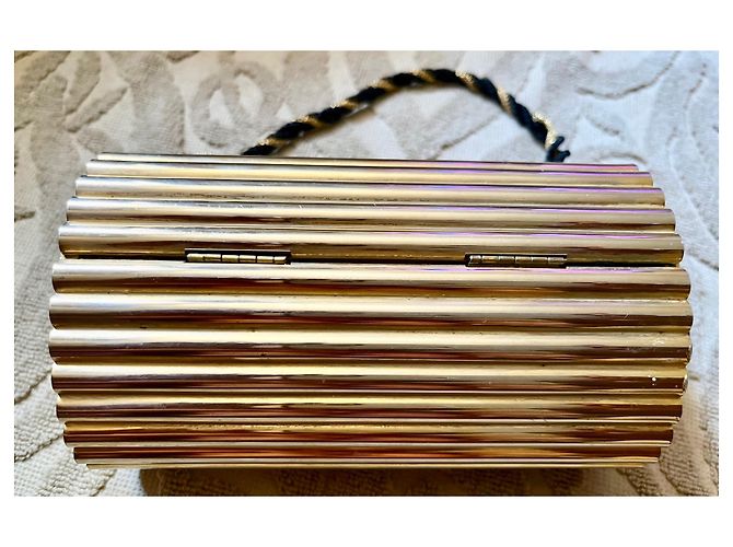 Yves Saint Laurent Minaudière YSL in plexi oro nell'iconico stile vintage in metallo D'oro - vista 6