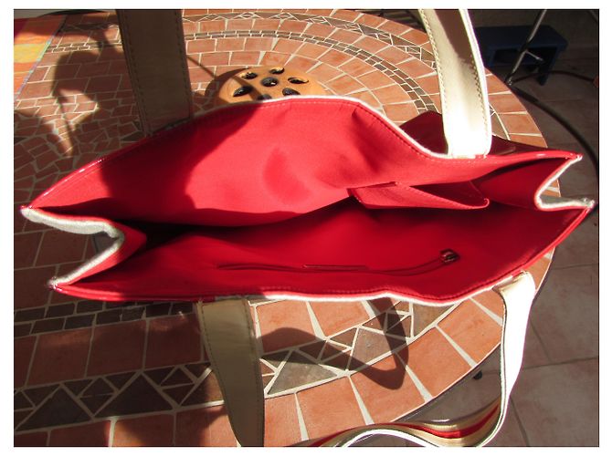 Bolsa Karine Arabian em couro envernizado vermelho e jersey cinza - vista 12