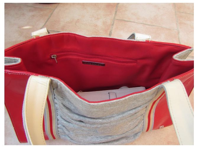 Bolsa Karine Arabian em couro envernizado vermelho e jersey cinza - vista 6
