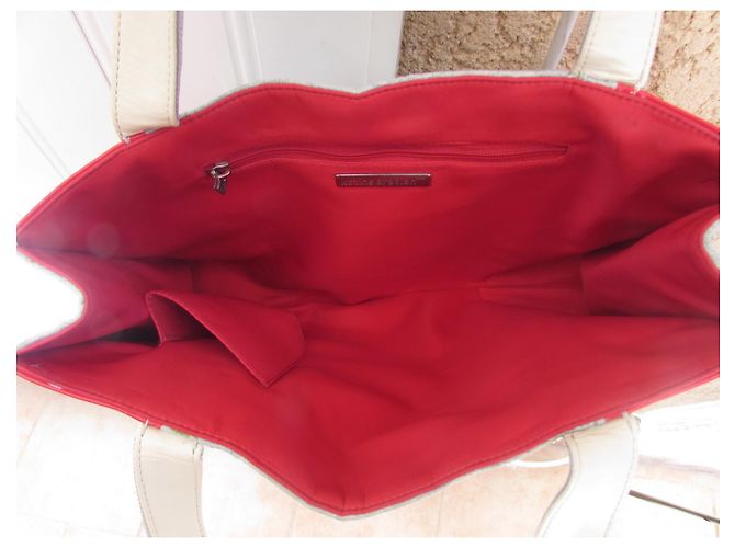 Bolsa Karine Arabian em couro envernizado vermelho e jersey cinza - vista 9