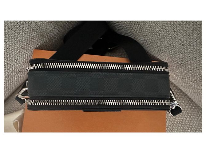 Borsa da uomo Louis Vuitton Alpha Wearable Monogram Grigio - vista 4