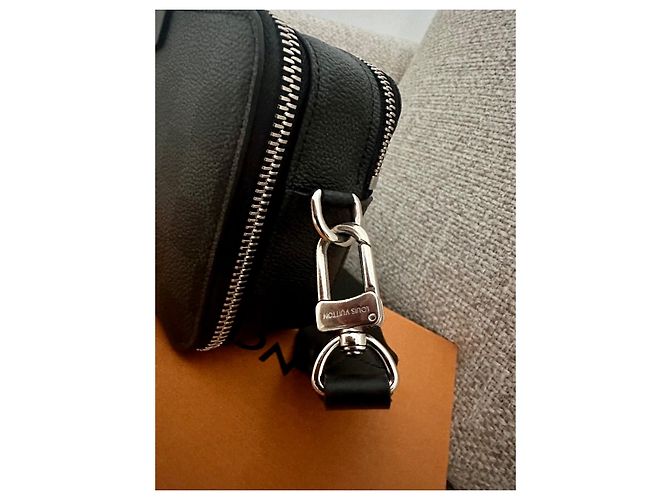 Borsa da uomo Louis Vuitton Alpha Wearable Monogram Grigio - vista 5