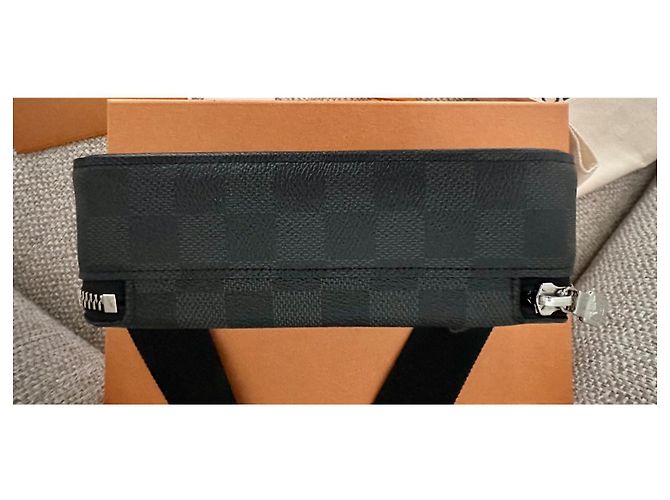 Borsa da uomo Louis Vuitton Alpha Wearable Monogram Grigio - vista 6