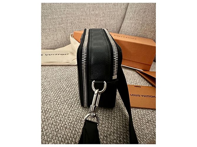 Borsa da uomo Louis Vuitton Alpha Wearable Monogram Grigio - vista 8
