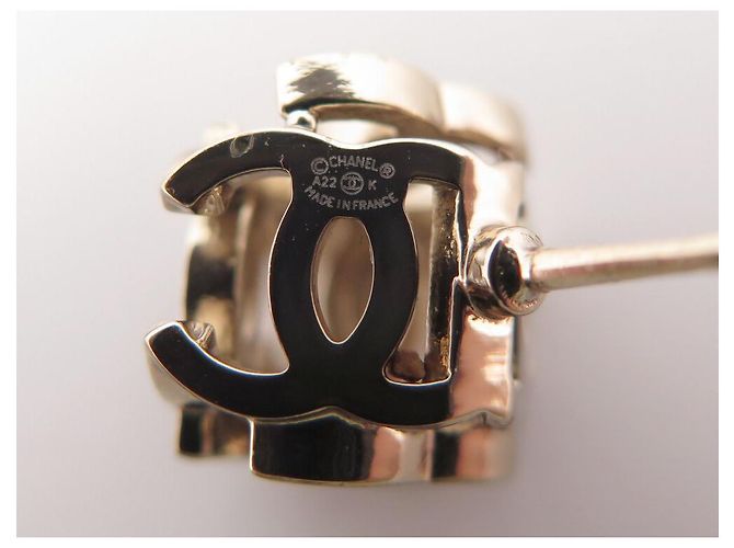 ORECCHINI CHANEL CHIPS CUBO LOGO CC 3ORECCHINI IN ACCIAIO DORATO D METALLO D'oro - vista 3